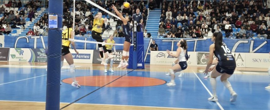 Μία σπουδαία νίκη, που δίνει ώθηση τόσο στη συνέχεια του πρωταθλήματος, όσο και στην ψυχολογία ενόψει του προσεχούς προημιτελικού Κυπέλλου, πανηγύρισε στο κατάμεστο ΔΑΠΠΟΣ ο Α.Ο. Θήρας