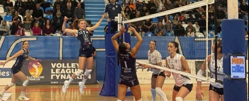 Μία πολύ σπουδαία νίκη πανηγύρισε μπροστά στον κόσμο του ο Α.Ο. Θήρας, καθώς επικράτησε με 3-0 (25-22, 25-23, 25-21) του ΠΑΟΚ