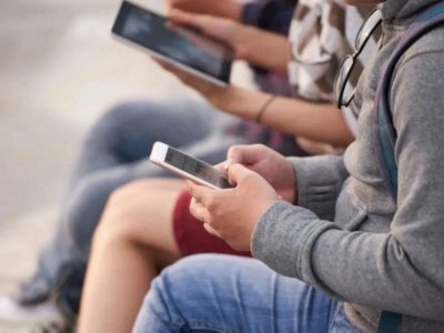 Έρχεται νόμος που θα απαγορεύει τη χρήση social media για παιδιά έως 15 ετών