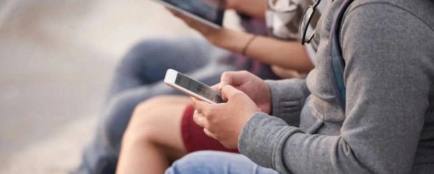 Έρχεται νόμος που θα απαγορεύει τη χρήση social media για παιδιά έως 15 ετών
