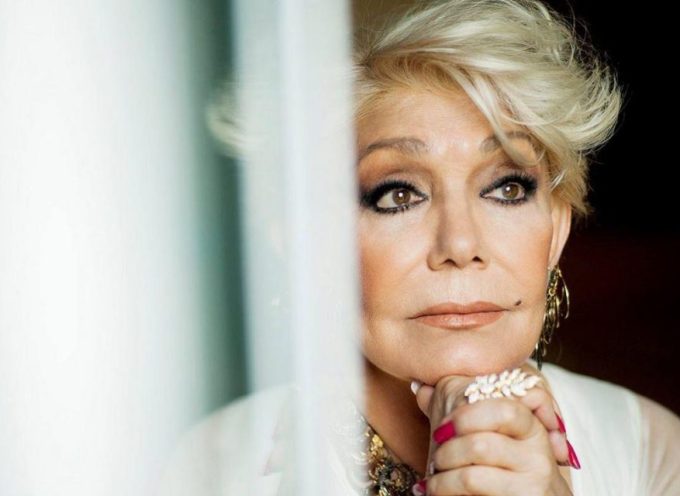 Έφυγε από τη ζωή η μεγάλη Κυρία του ελληνικού τραγουδιού, Μαρινέλλα. Η κορυφαία τραγουδίστρια άφησε την τελευταία της πνοή στο σπίτι της.