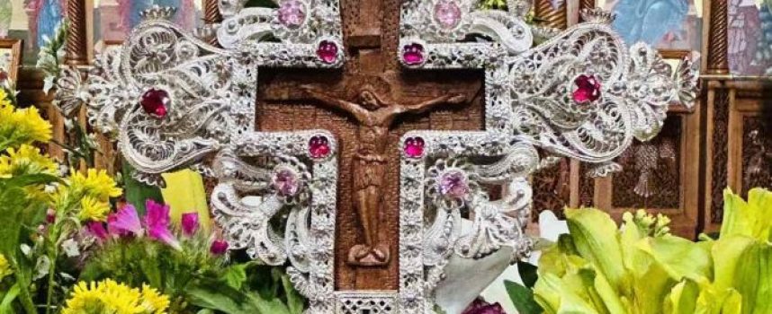 ΚΥΡΙΑΚΗ ΤΗΣ ΣΤΑΥΡΟΠΡΟΣΚΥΝΗΣΕΩΣ ΣΤΗ ΣΑΝΤΟΡΙΝΗ