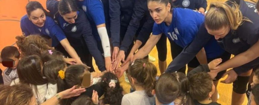 Ο Α.Ο. Θήρας, μια μεγάλη αγκαλιά για τα παιδιά της Σαντορίνης.