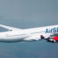 Air Serbia: Αυξάνει τις πτήσεις προς Αθήνα και Θεσσαλονίκη – Νέα προσθήκη η Σαντορίνη