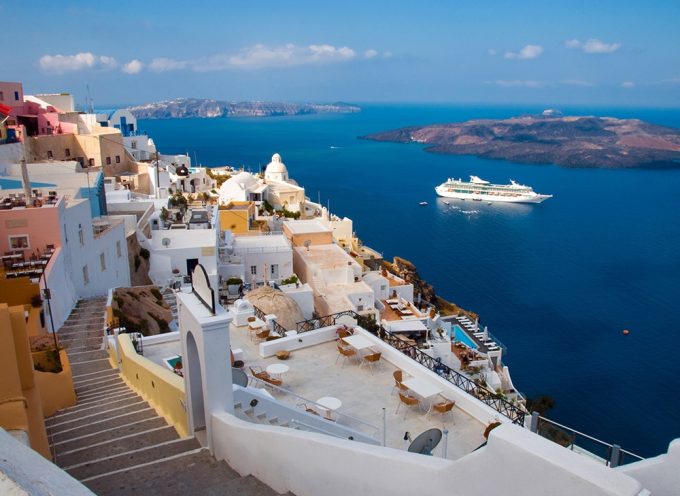 Νέα παράταση ενός έτους στην αναστολή έκδοσης οικοδομικών αδειών στην εκτός σχεδίου δόμηση στη Σαντορίνη